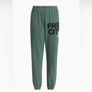 Freecity Signature Logo Sweatpants in Surplus Green Size M